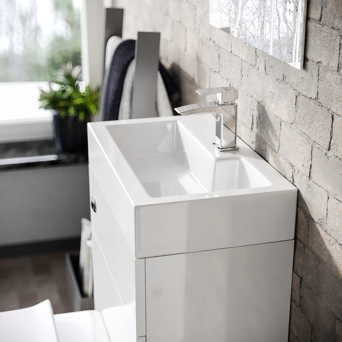 Bretford White 2 in 1 Compact Basin & Back to Wall Round Toilet Space Save Set