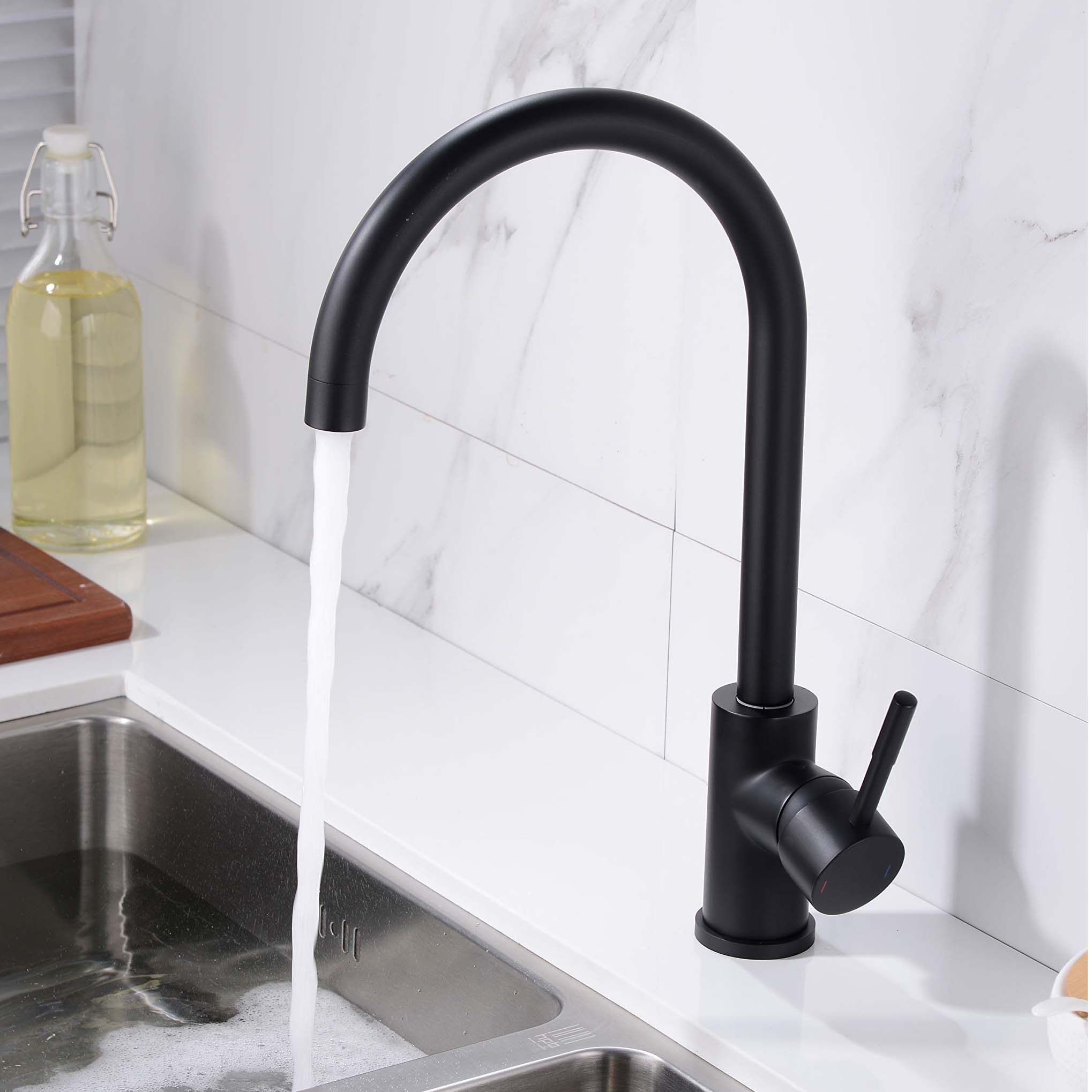 Kitchen Single Lever Mixer Tap with Diffuser 360 Swivel Matte Black Manhattan
