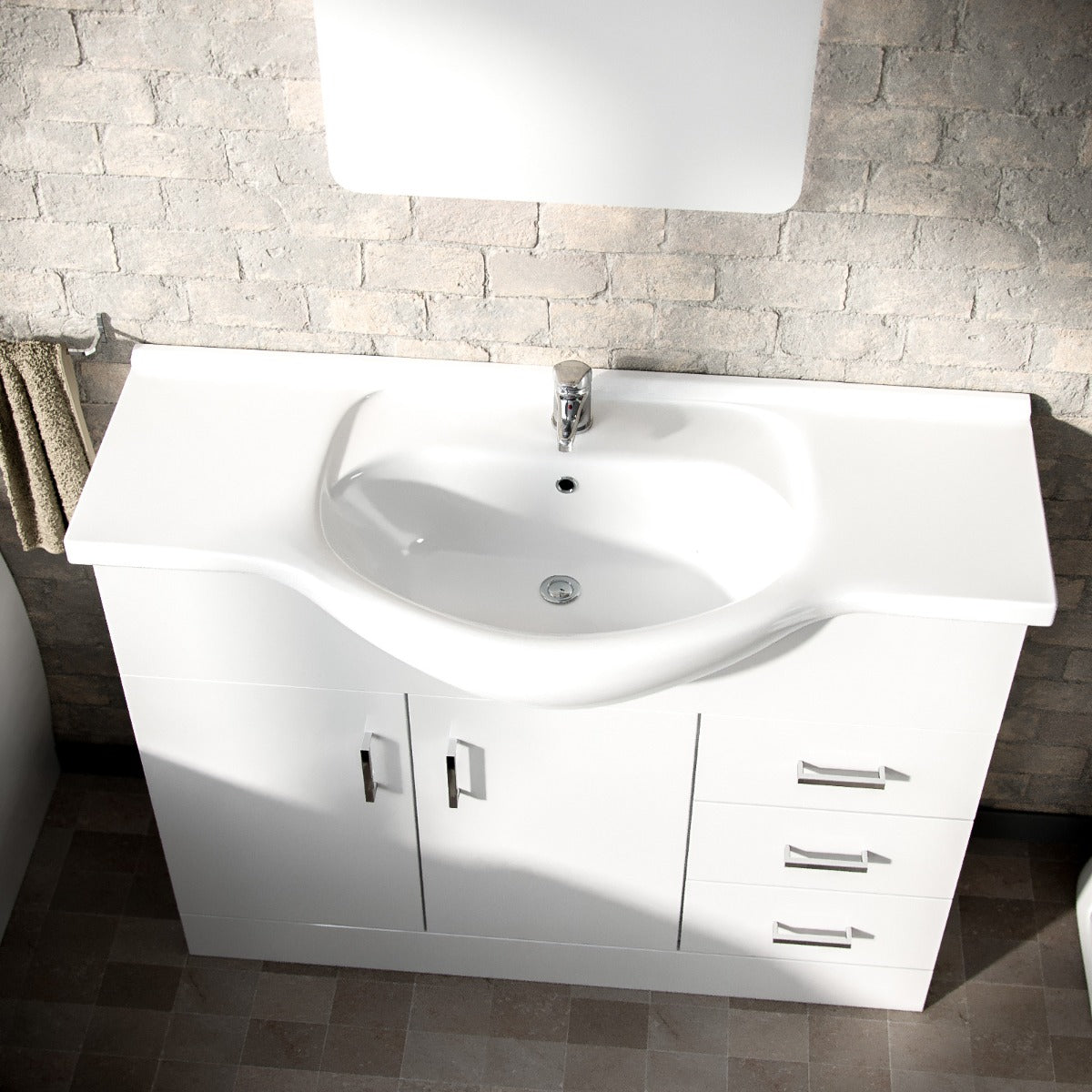 Ellen White 1050mm Basin Vanity Unit Round Bath Tub & Close Coupled Toilet