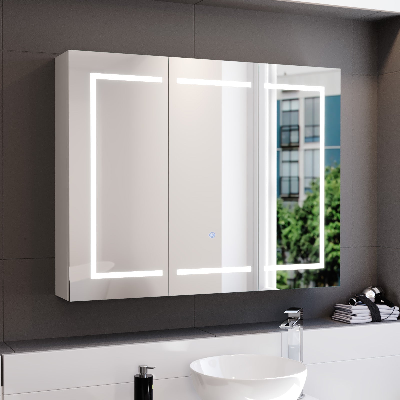 Bathroom with a modern mirror cabinet and sink.