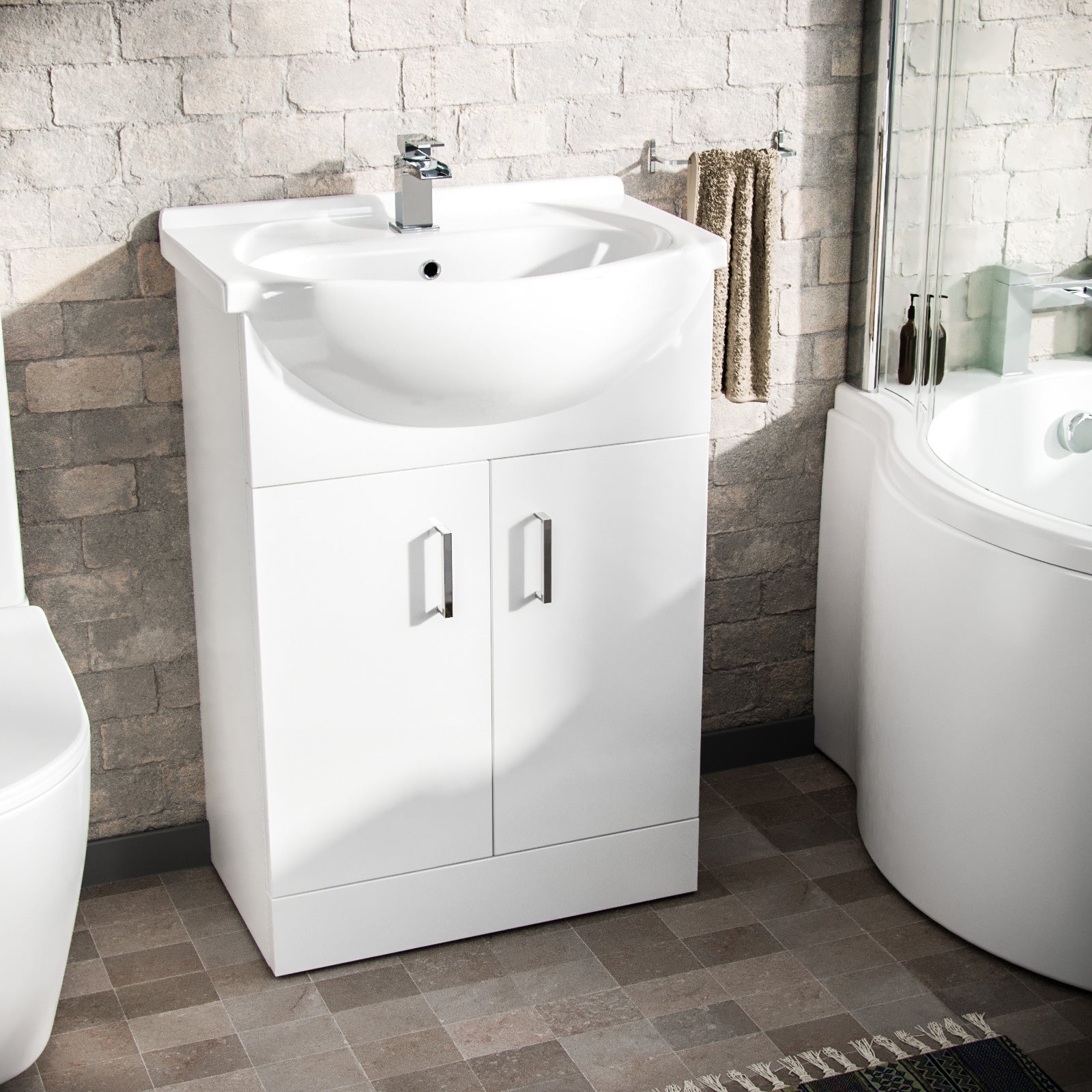 Ellen P-Shaped LH Bath 550mm Floor Vanity Unit & Curved Toilet Suite