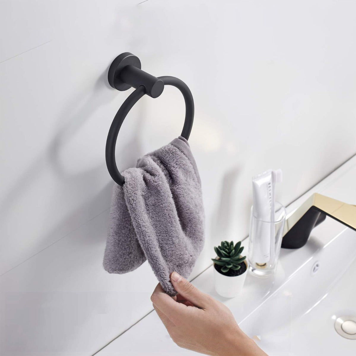Modern Round Black Matte Towel Ring