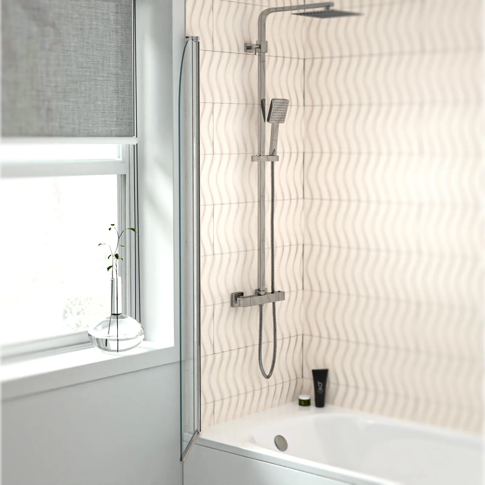 Hinged 400 x 1400mm Bathtub Screen, 5mm Tempered Glass - Aluminium