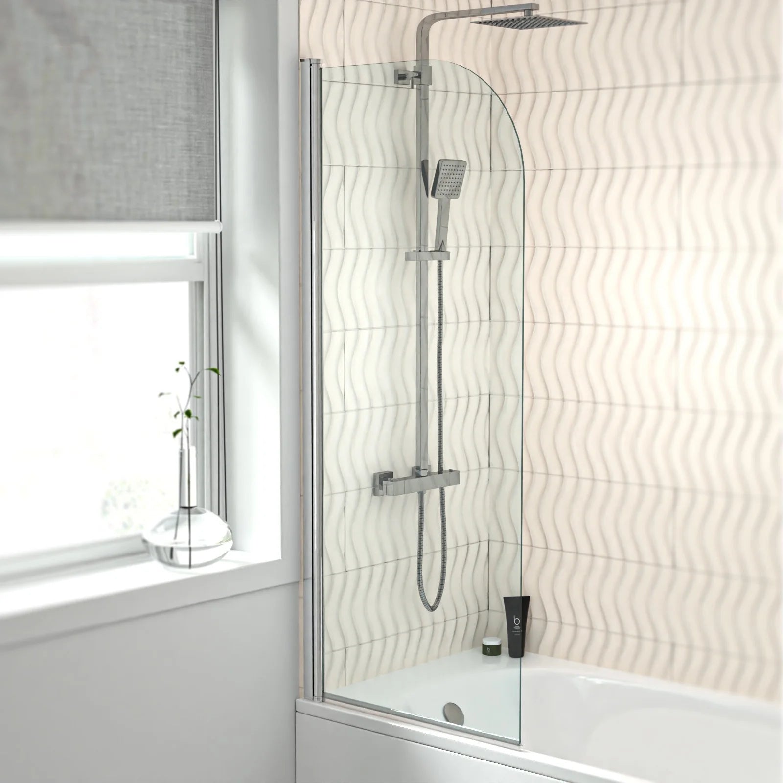 Hinged 600 x 1400mm Bathtub Screen, 5mm Tempered Glass - Aluminium