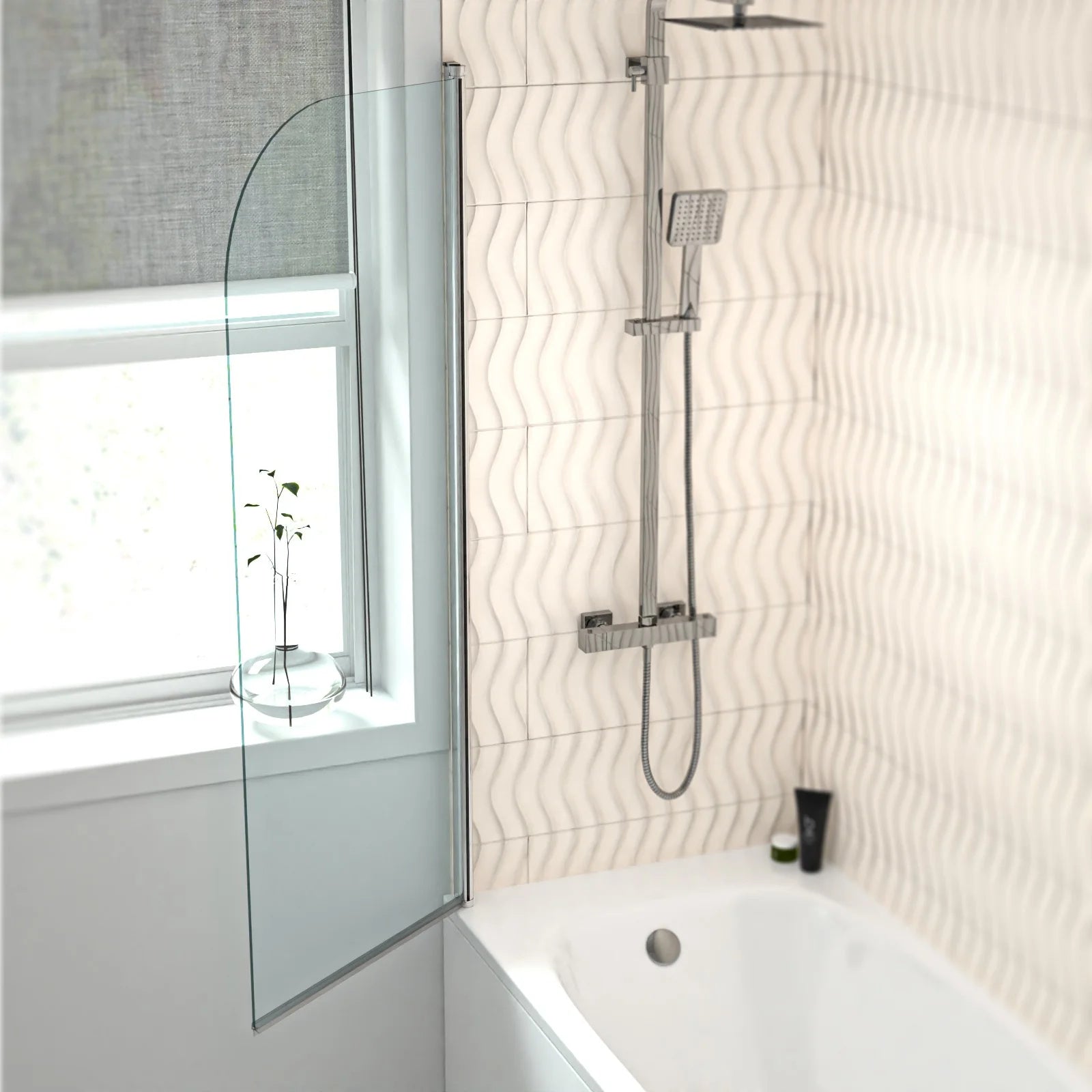 Hinged 600 x 1400mm Bathtub Screen, 5mm Tempered Glass - Aluminium