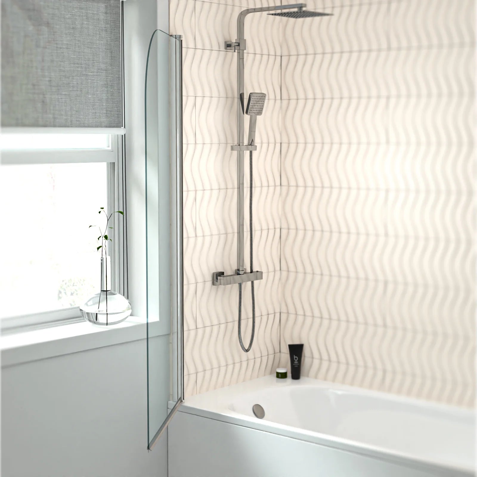 Hinged 700 x 1400mm Bathtub Screen, 5mm Tempered Glass - Aluminium